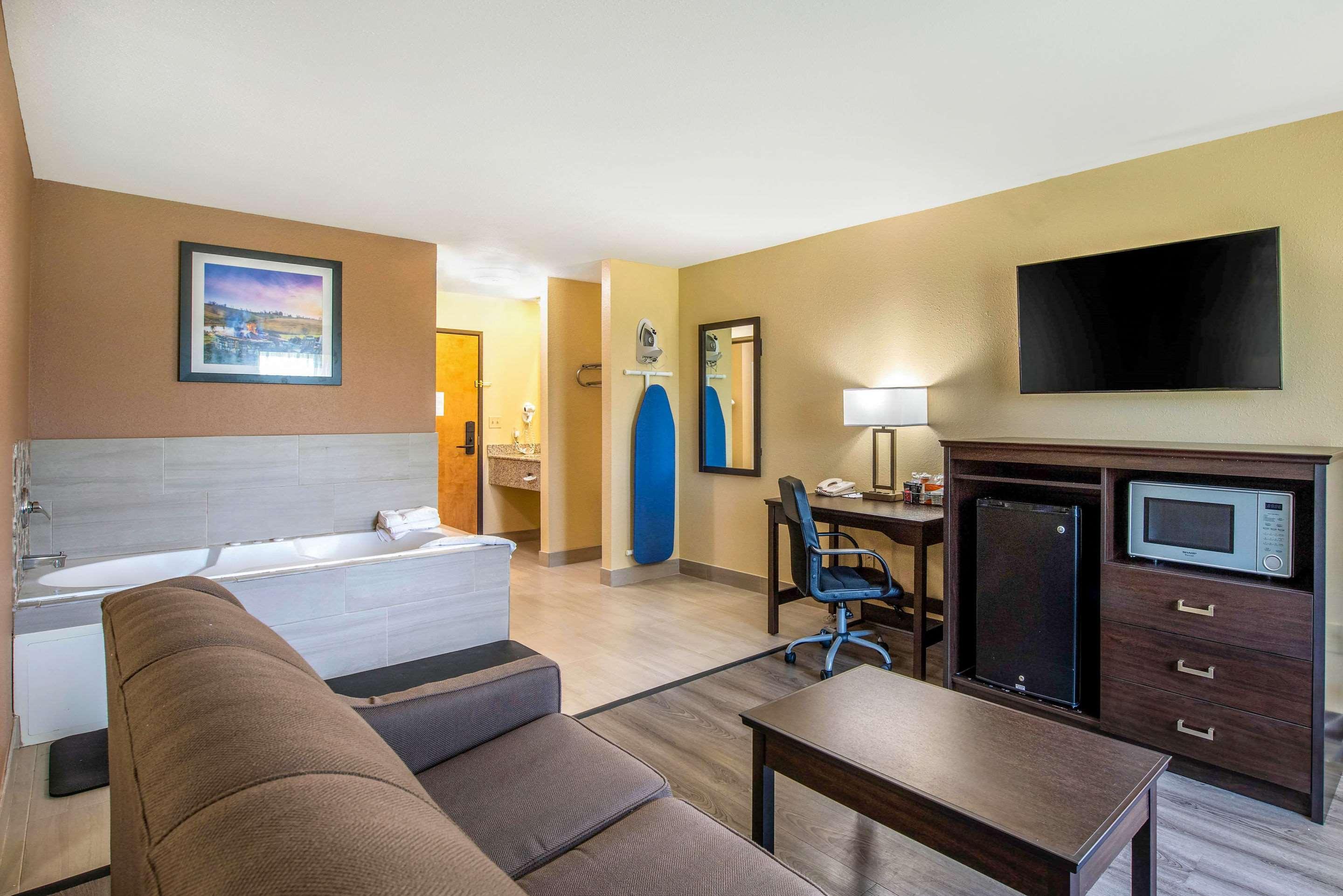 Quality Inn & Suites Brandenburg - Fort Knox Exterior foto