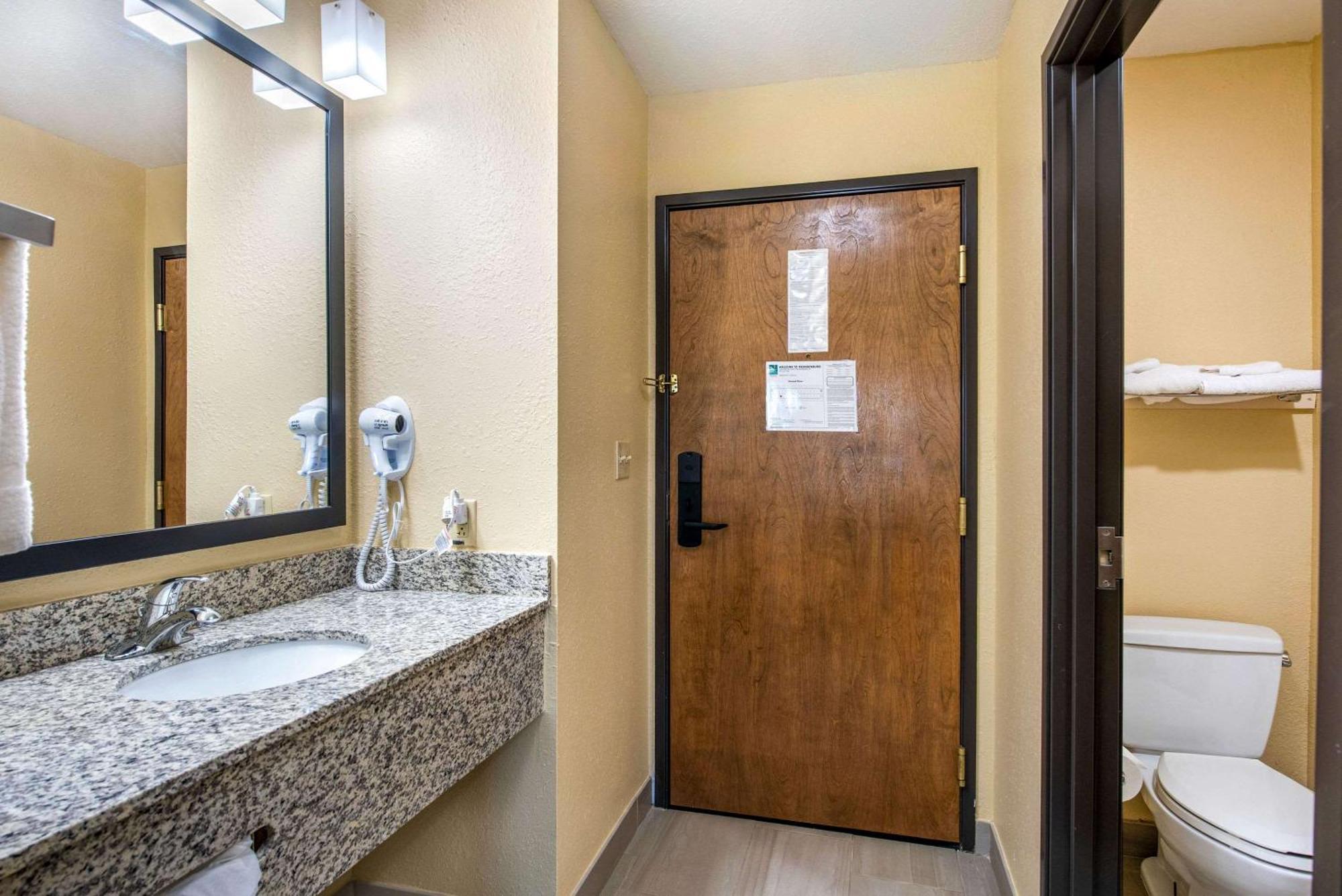 Quality Inn & Suites Brandenburg - Fort Knox Exterior foto