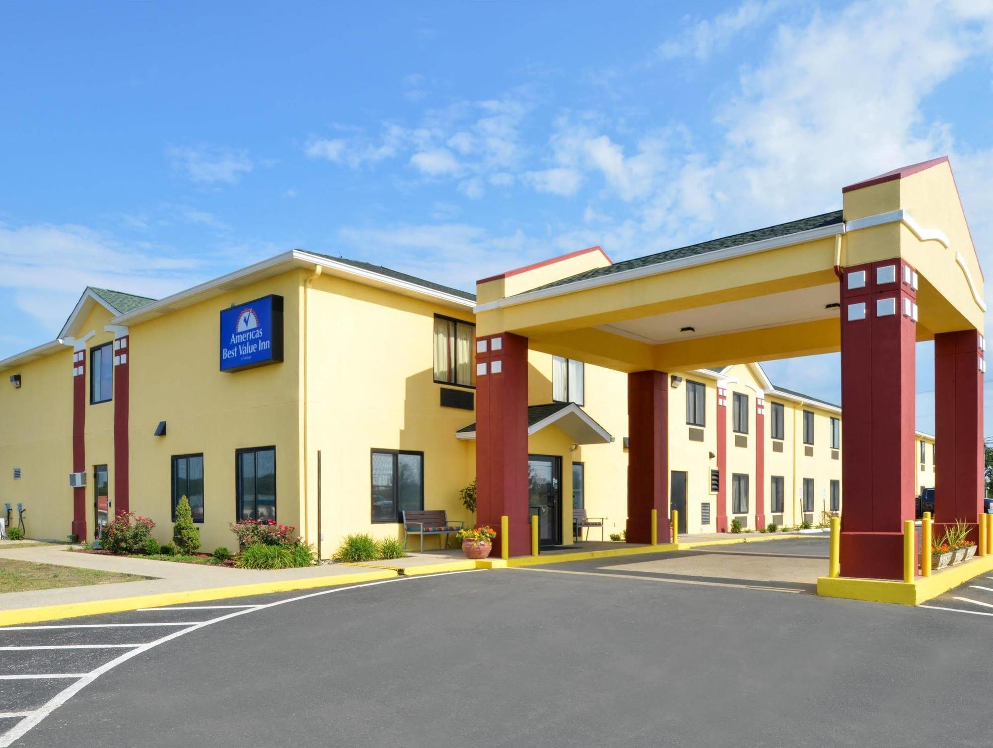 Quality Inn & Suites Brandenburg - Fort Knox Exterior foto